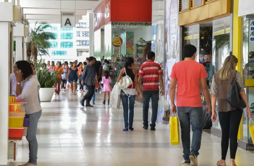 Varejo reage no DF enquanto serviços desaceleram