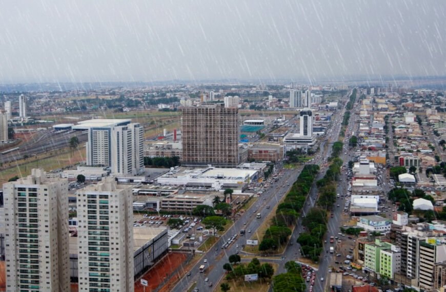 GDF desobstrui vias em Taguatinga após alagamentos