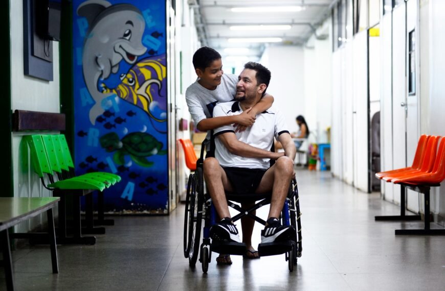 Paciente reaprende a andar na Policlínica de Taguatinga