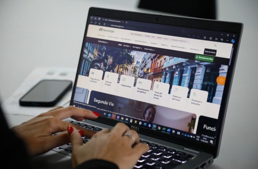 Abre e fecha: Neoenergia ajusta atendimento entre 1º e 3 de maio; canais digitais funcionam 24h