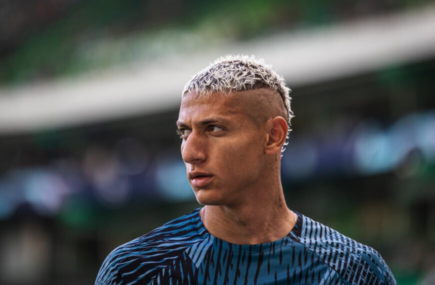 Richarlison revela depressão após Copa de 2022 e destaca papel do apoio psicológico na recuperação