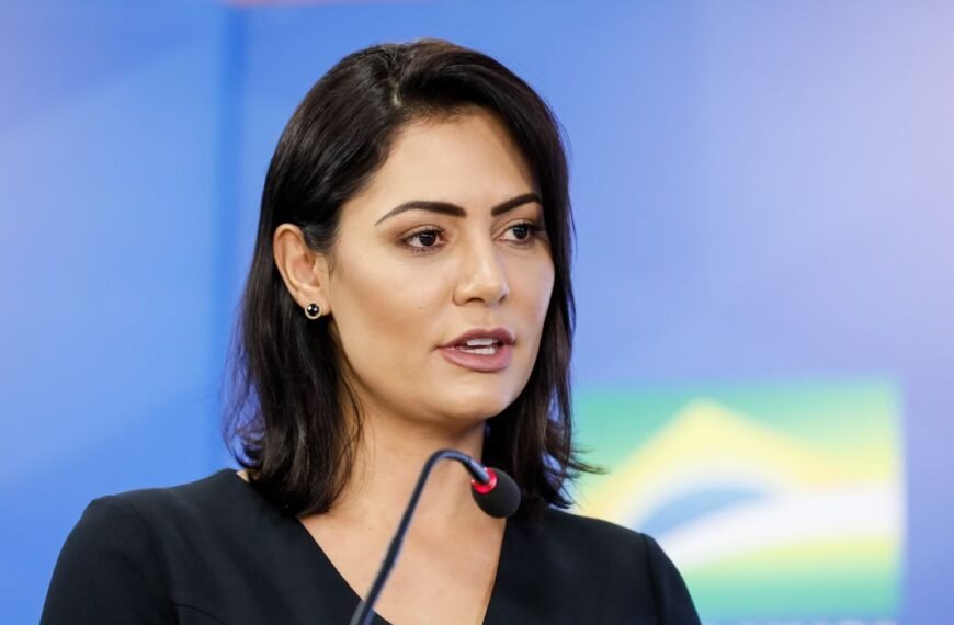 Prisão domiciliar de Bolsonaro pode levar Michelle a desistir do Senado pelo DF para focar nos cuidados com o ex-presidente