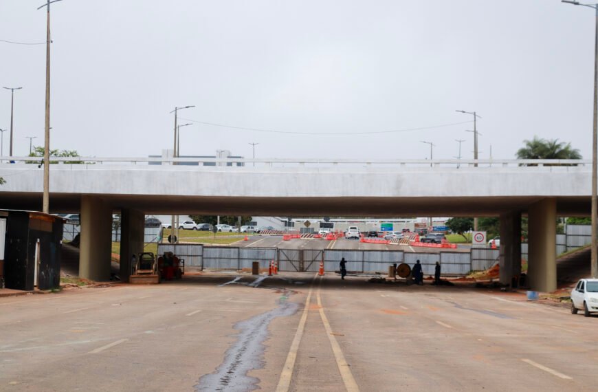 Faixas inferiores de viadutos em obras no Eixão Norte serão liberadas ao trânsito neste domingo