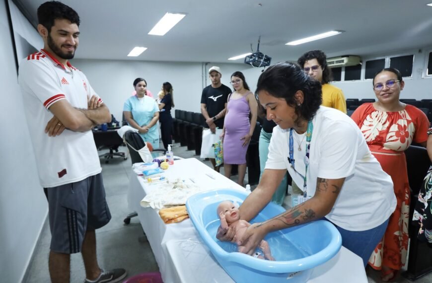 Oficina no Hospital Regional da Ceilândia ensina cuidados com recém-nascidos