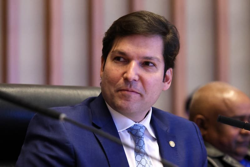 Leis de Robério Negreiros sobre saúde feminina e geração de empregos passam a valer integralmente