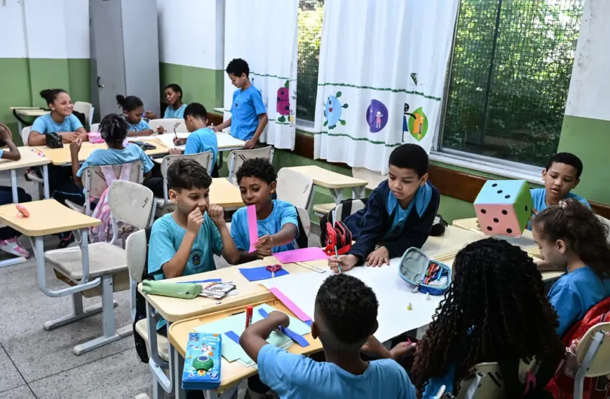 Governo fixa em R$ 5,1 mil novo piso nacional do magistério